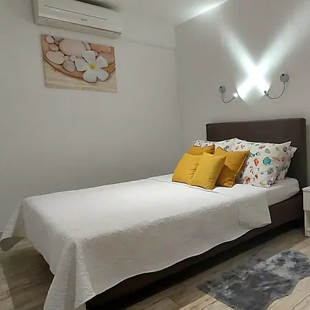 Lina ゲストハウス ロヴラン